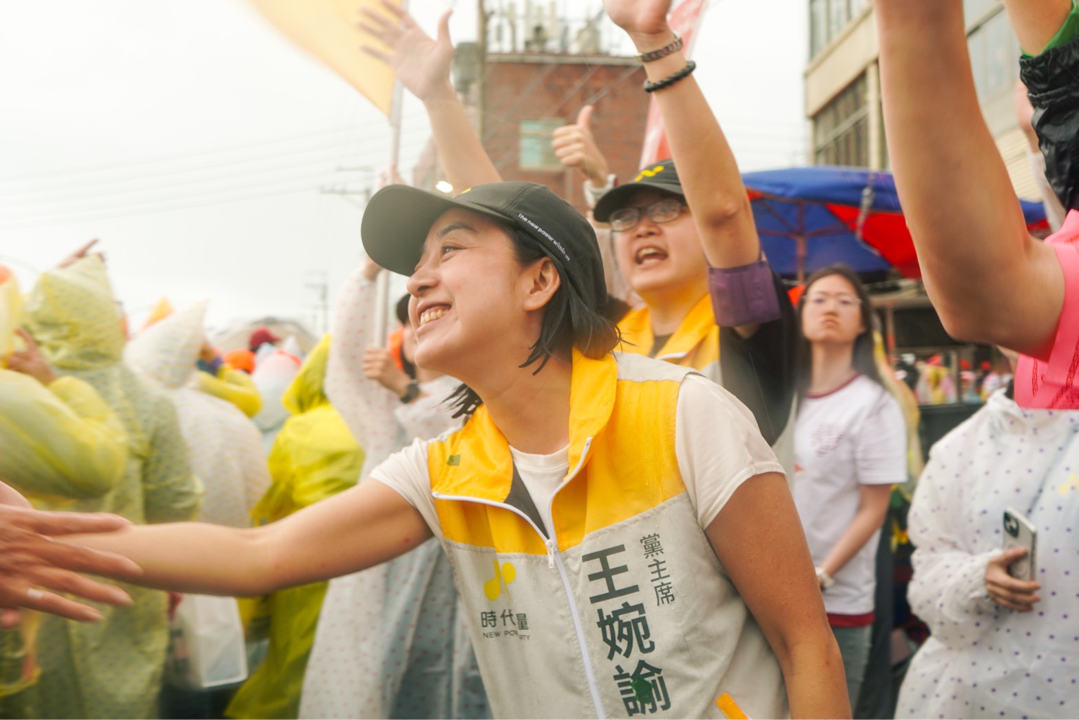 白沙屯媽祖雨中圓滿回鑾　時力行動隊全程陪伴 王婉諭：在信仰中感受人民的力量，將民眾鼓勵化為動力繼續前行
