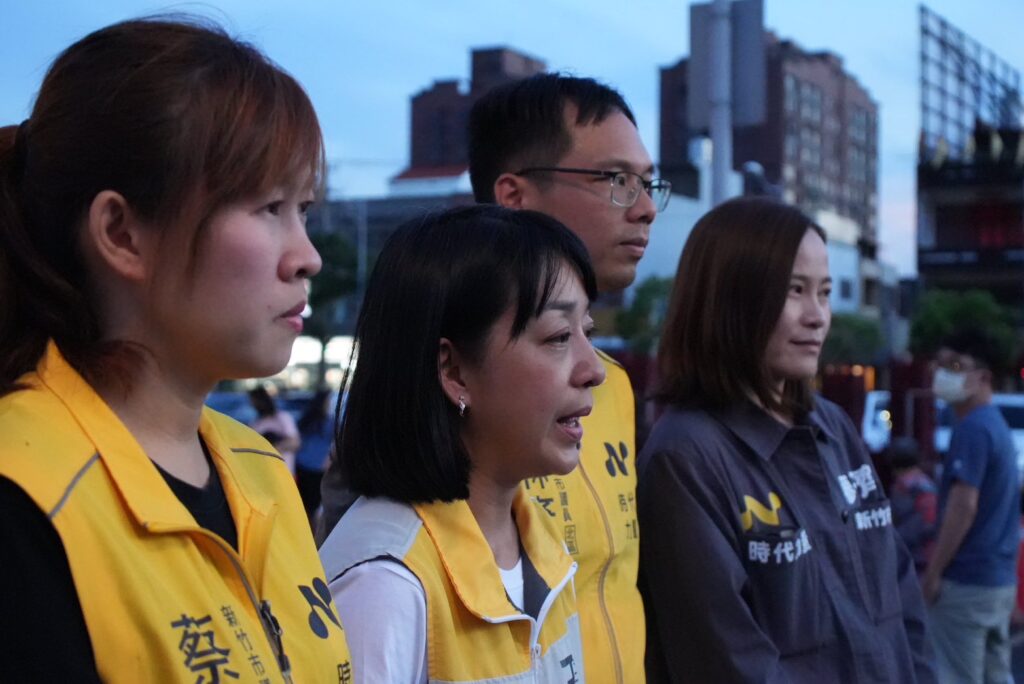 紙風車點亮新竹夜空　王婉諭率時力議員推動保母資訊透明 盼打造更安全的兒童成長環境