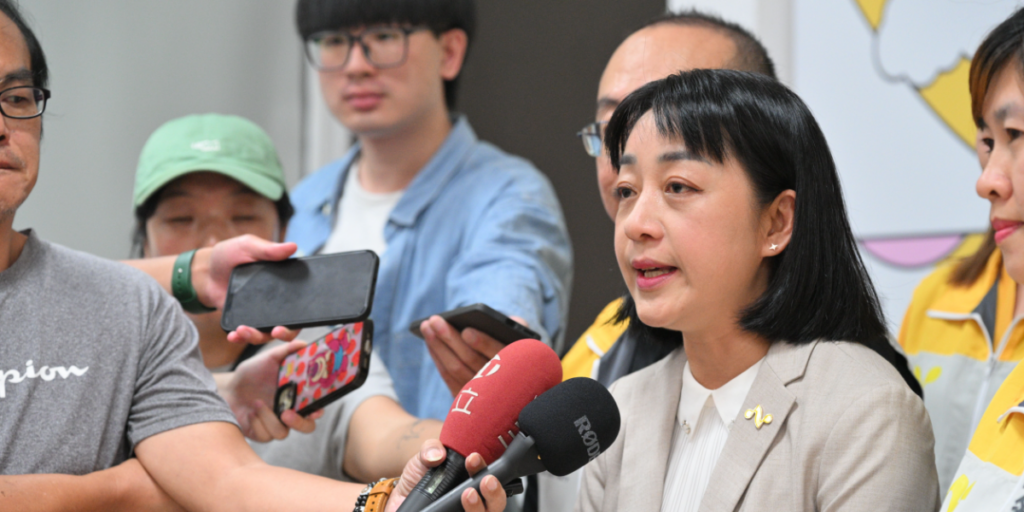 時代力量批新竹縣府經國大橋政策只改一半，把嬰兒和洗澡水一起倒掉，取消慢車道卻連帶犧牲行人與自行車權益