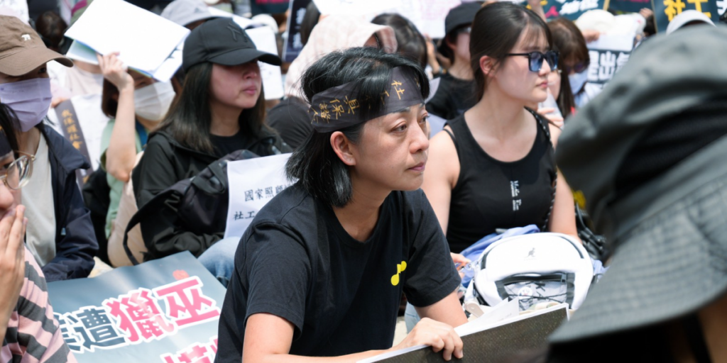 社工集結政院抗議！王婉諭：應該要承擔起責任的國家，為什麼躲起來？