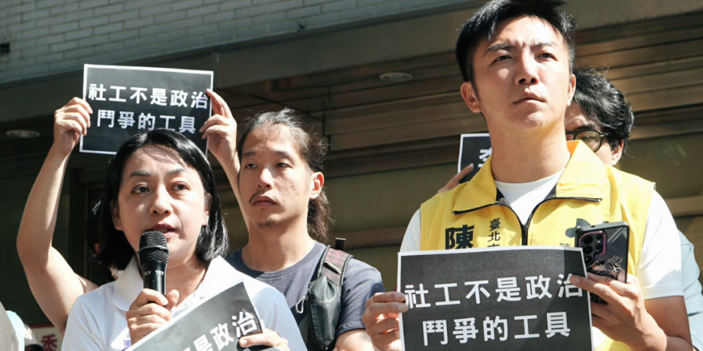 社工工會赴李彥秀服務處抗議 台灣前進到場聲援要求公開道歉